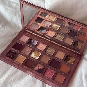 Huda Beauty Naughty Nudes Palette